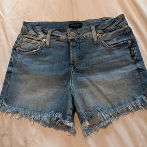 Women's Silver Jeans Raw hem Elyse Short NWOT w25 L4